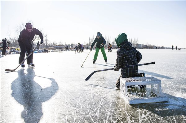 Ingyenes jégpálya várja az Agárdi Popstrandon a hétvégén a korcsolyázókat