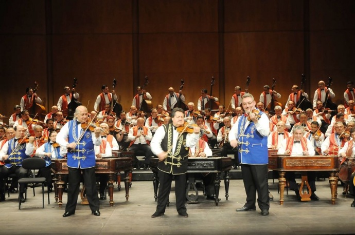 A 100 Tagú Cigányzenekar 35 éves jubileumi koncertje a Margitszigeten - Jegyek itt!