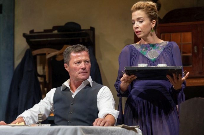 Az üvegcipő - Stohl András is látható Molnár Ferenc vígjátékában!