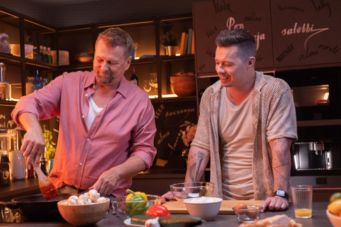 Csütörtöktől Anger Zsolt főz és kérdez a VIASAT3 konyhájában