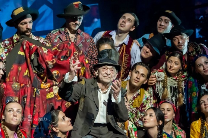 Már 2500 forinttól látható Bodrogi Gyulával az Esthajnal - Jegyek itt!