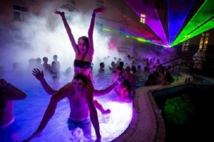 Strandok Éjszakája 2020 - INGYEN belépő, kedvezmények és a fürdő lista itt!