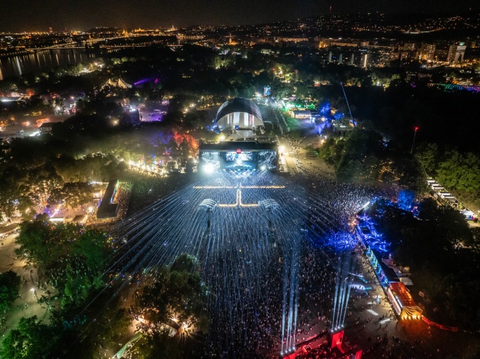 Sziget - Ana Frango Elétrico koncertjén Szabó Gábor dzsesszgitárost éljenezték