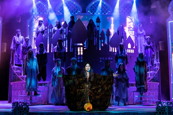 Tovább hódít Geszti Péter szövegeivel az Ezeregy éjszaka!