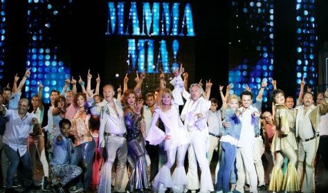 Turnéra indul a Mamma Mia musical - Jegyek a szegedi, székesfehérvári és budapesti előadásokra itt!
